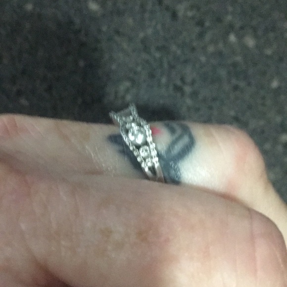 Sterling Silver CZ ring - Picture 2 of 7